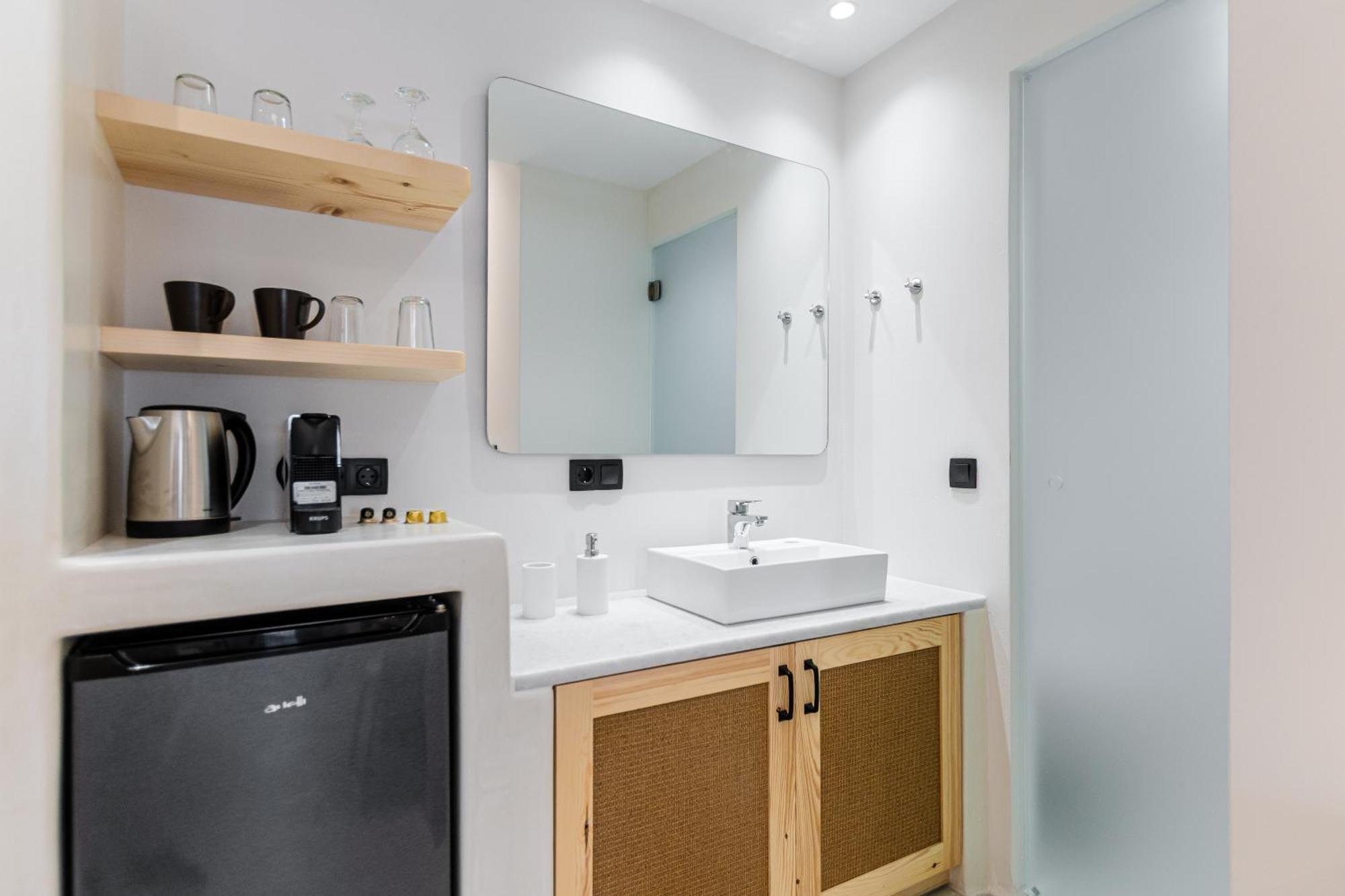 Adama'S Suites Naxos City Стая снимка