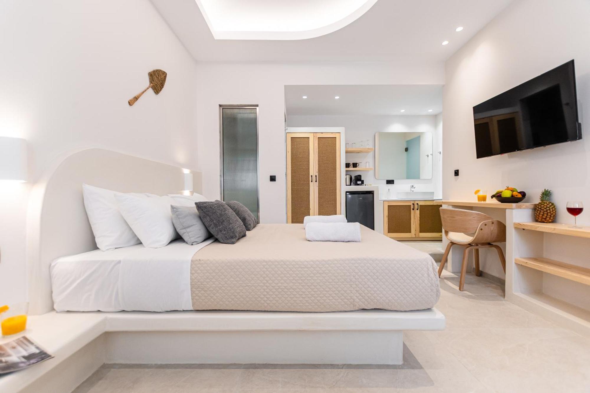 Adama'S Suites Naxos City Стая снимка