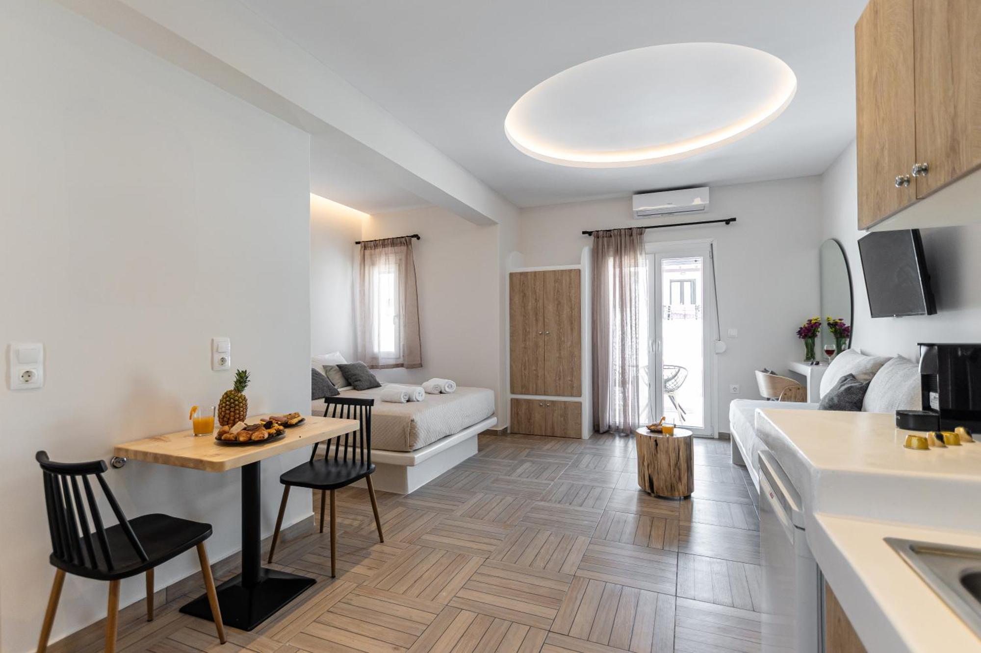 Adama'S Suites Naxos City Стая снимка