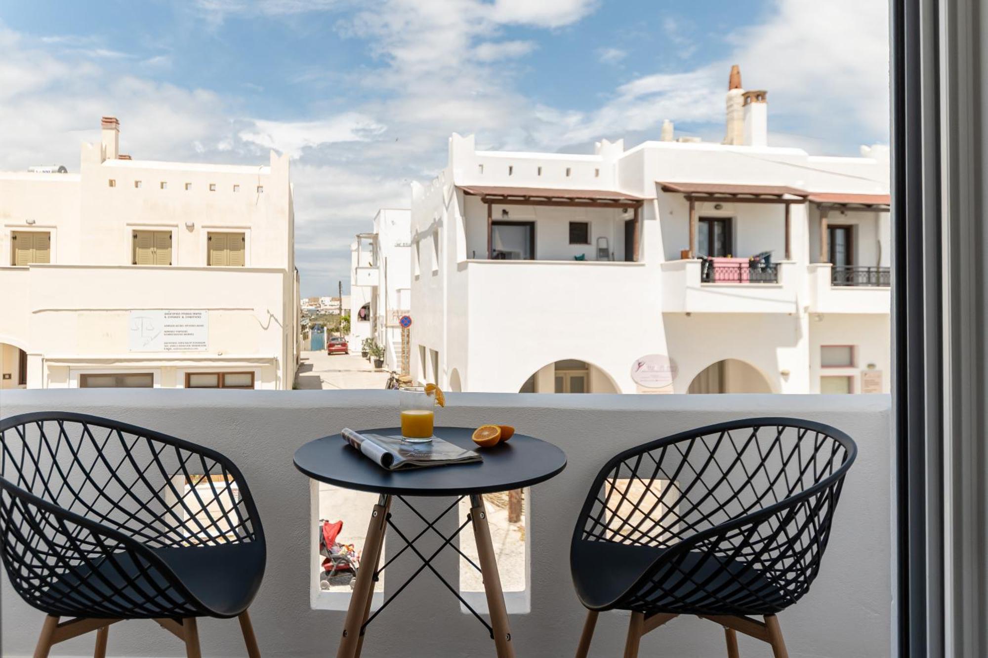 Adama'S Suites Naxos City Стая снимка